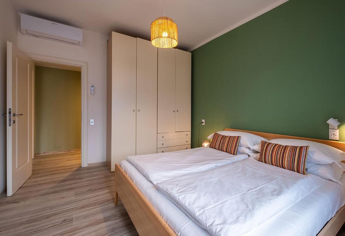 Lake View With Aircon - 5 Minutes From The Beach! ブレンゾーネ エクステリア 写真