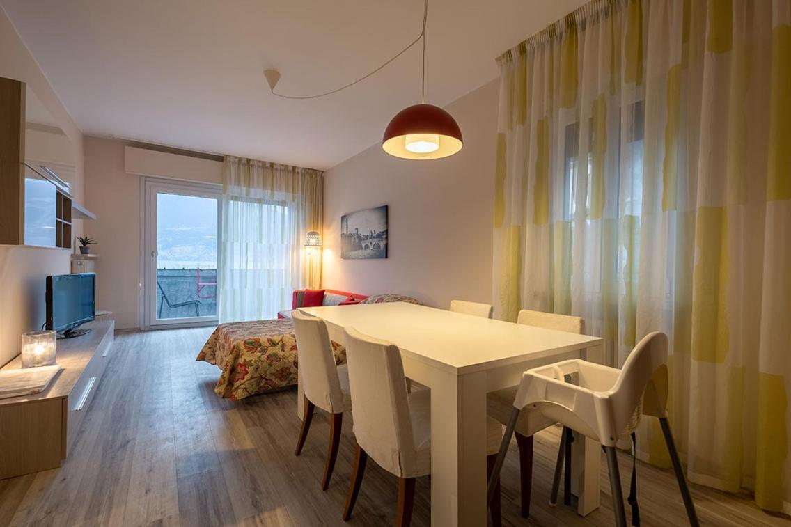 Lake View With Aircon - 5 Minutes From The Beach! ブレンゾーネ エクステリア 写真