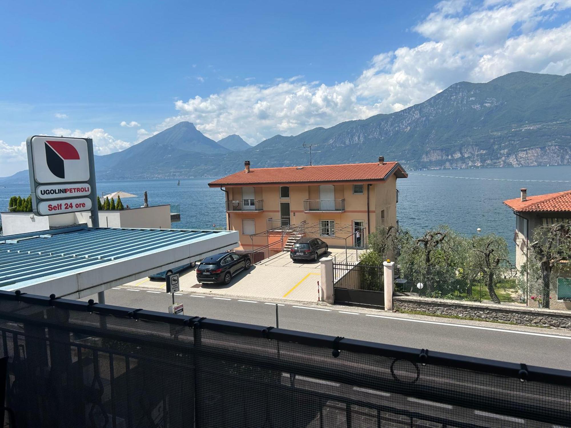 Lake View With Aircon - 5 Minutes From The Beach! ブレンゾーネ エクステリア 写真