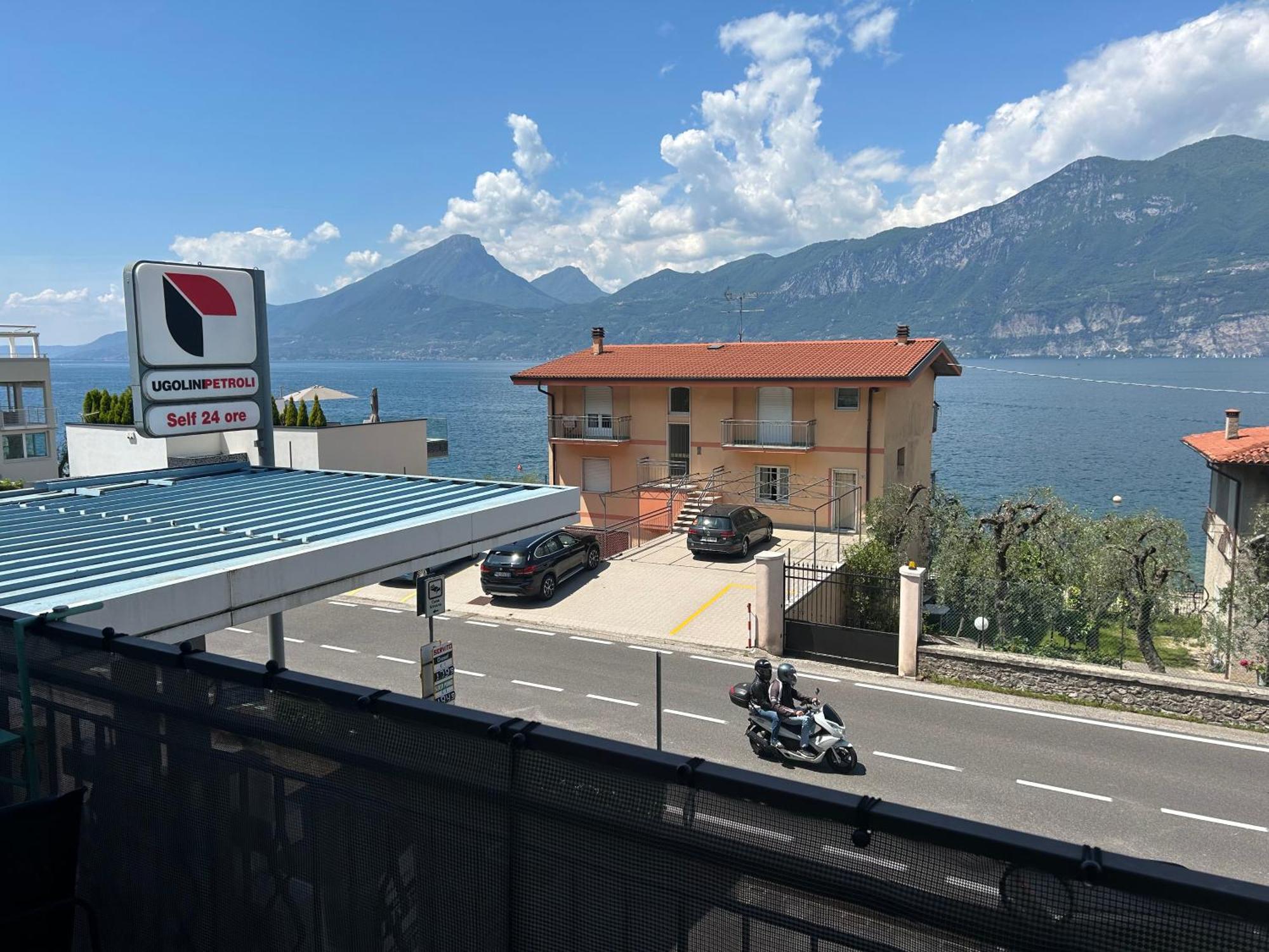 Lake View With Aircon - 5 Minutes From The Beach! ブレンゾーネ エクステリア 写真