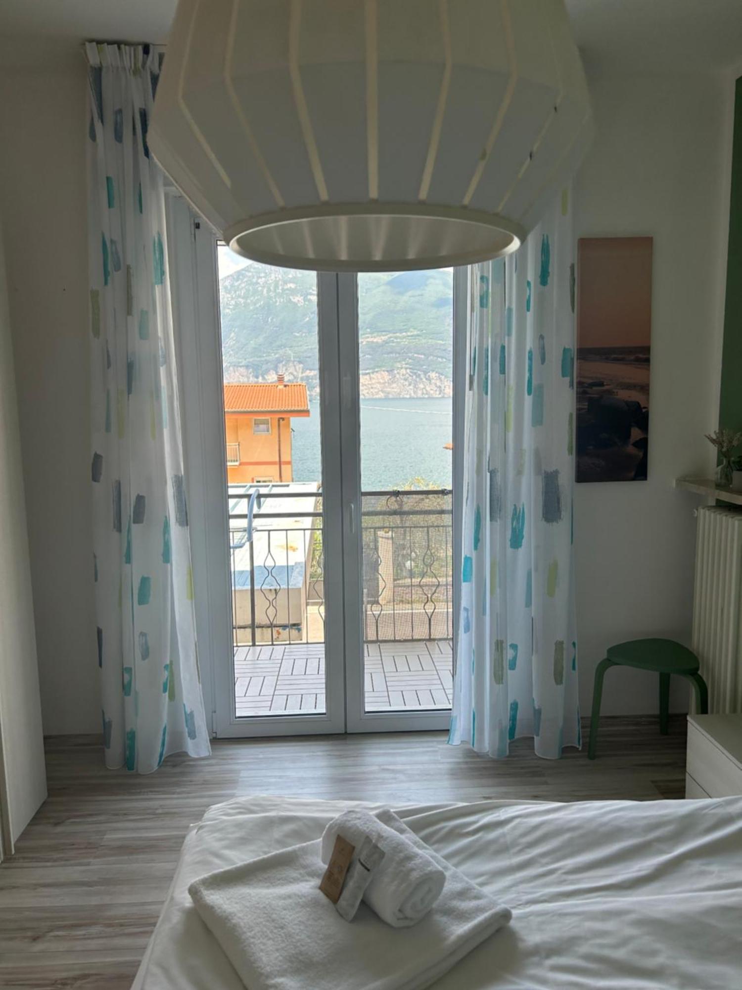 Lake View With Aircon - 5 Minutes From The Beach! ブレンゾーネ エクステリア 写真