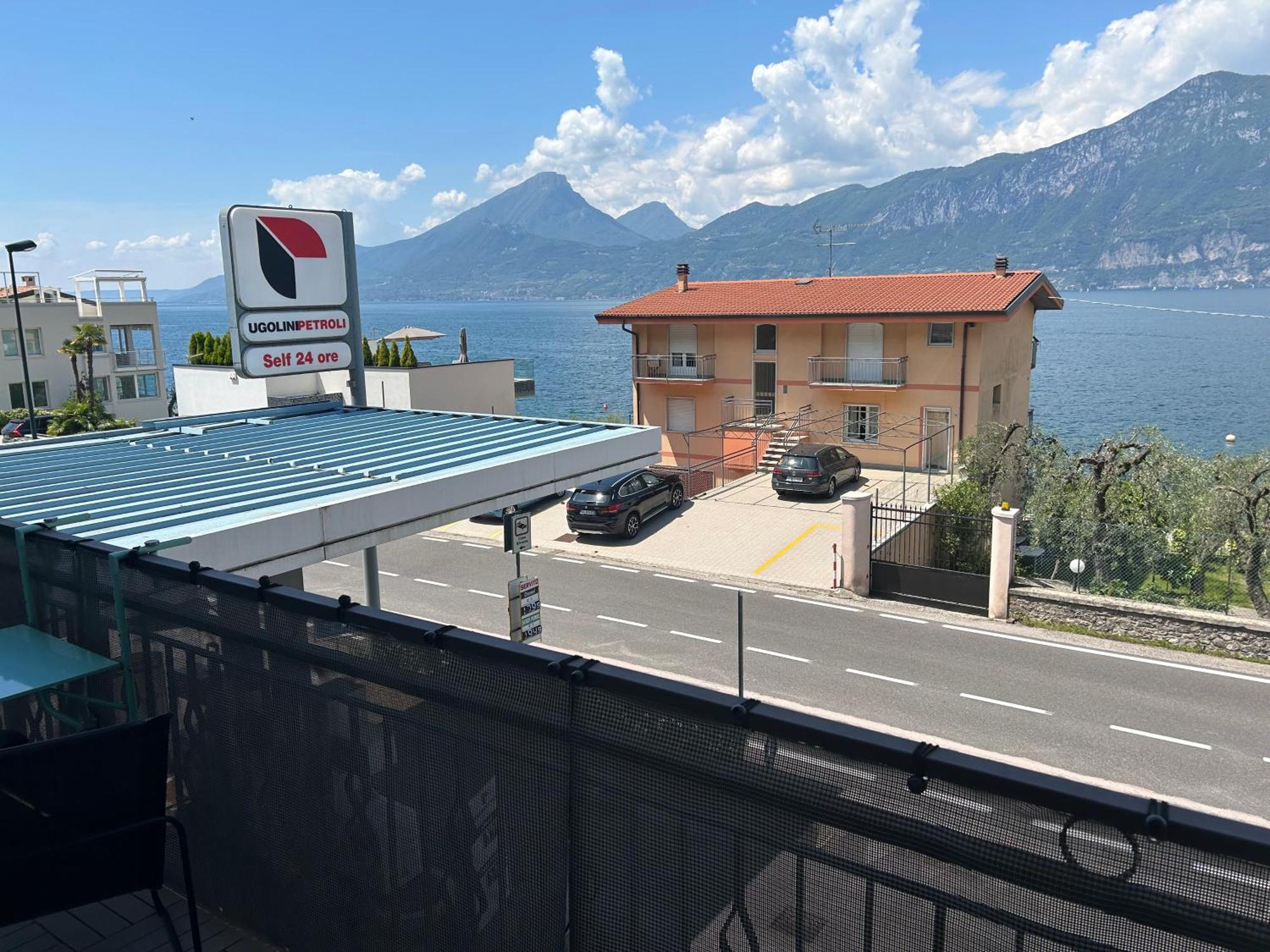 Lake View With Aircon - 5 Minutes From The Beach! ブレンゾーネ エクステリア 写真