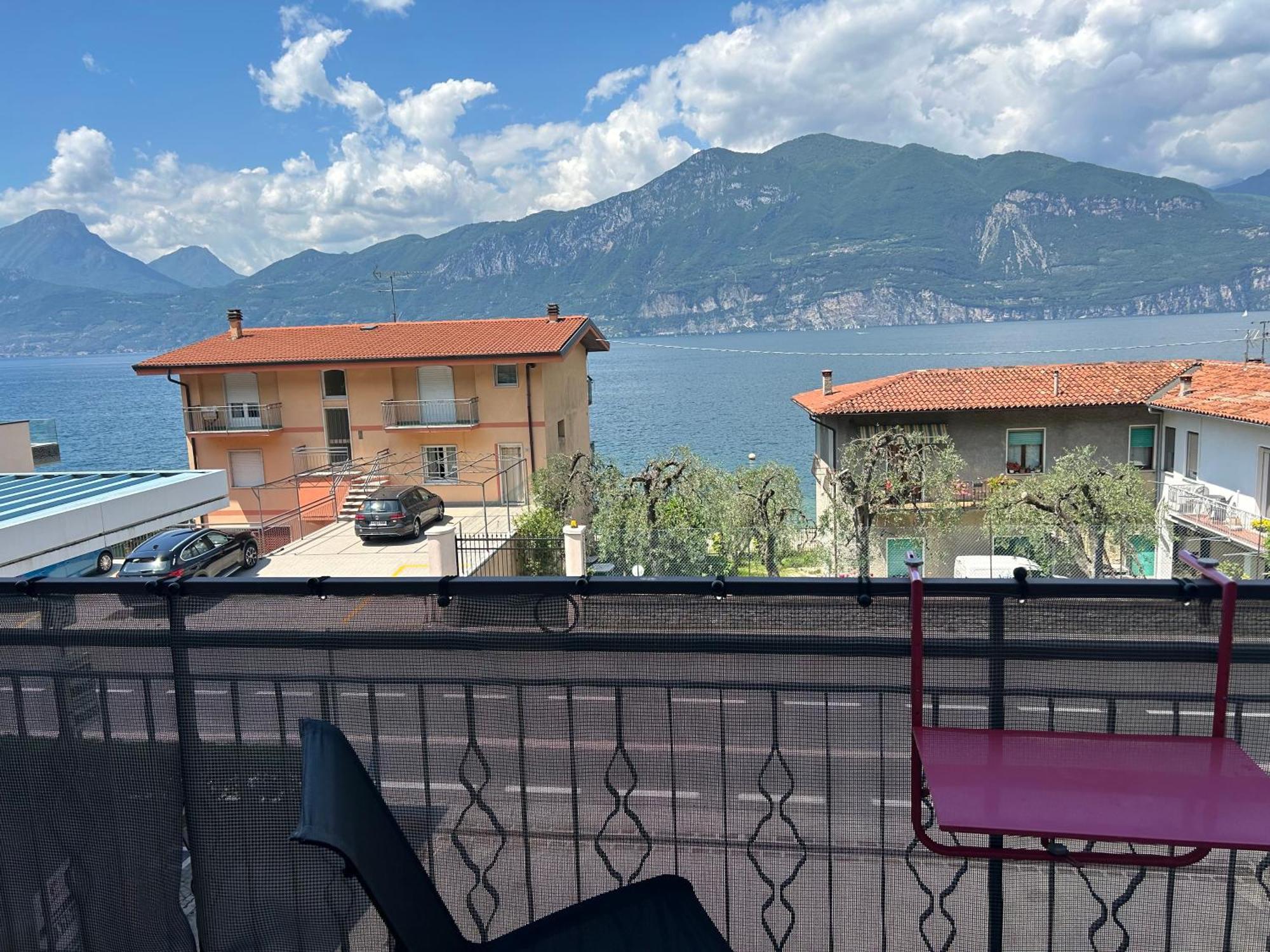 Lake View With Aircon - 5 Minutes From The Beach! ブレンゾーネ エクステリア 写真