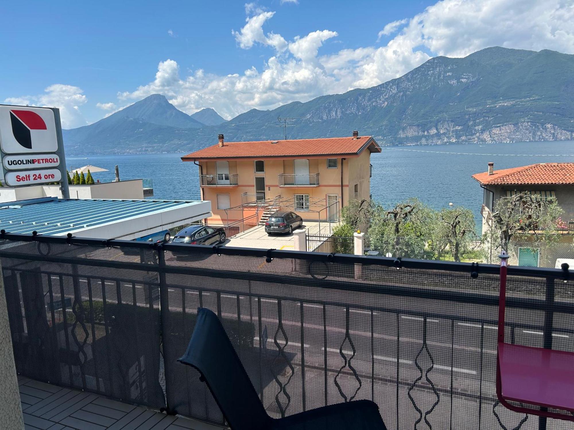 Lake View With Aircon - 5 Minutes From The Beach! ブレンゾーネ エクステリア 写真